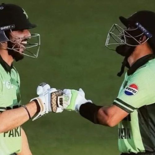 বাবর-সালমানের দ্বন্দ্ব চলছে?