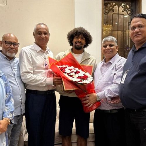 দেশের মাটিতে খেলতে ঢাকায় হামজা